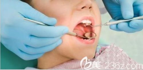 李偉靜醫(yī)生簡述口腔治療中對孩子情緒引導(dǎo)的重要性 李偉靜醫(yī)生簡述口腔治療中對孩子情緒引導(dǎo)的重要性