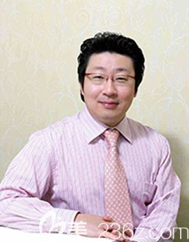 林東鎮(zhèn) 韓國Rose and整形醫(yī)院院長