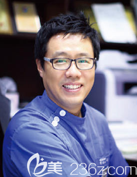 韓國(guó)ohkims整形外科醫(yī)院金泓錫院長(zhǎng)