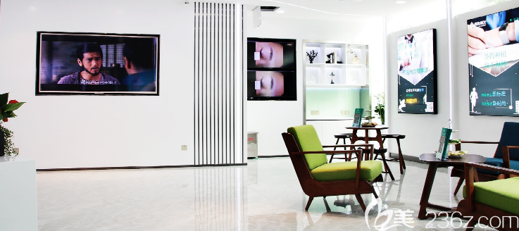 深圳青逸植發(fā)醫(yī)院大廳環(huán)境圖