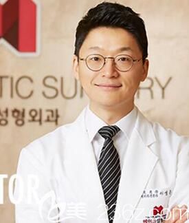 韓國美可整形醫(yī)院李圣俊院長