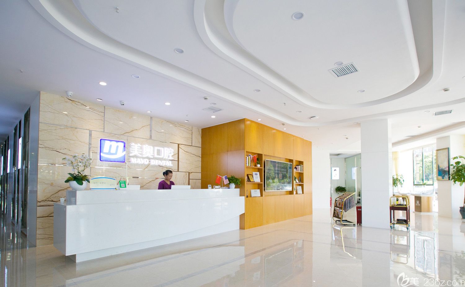長沙美奧口腔前臺接待圖 長沙美奧口腔前臺接待圖