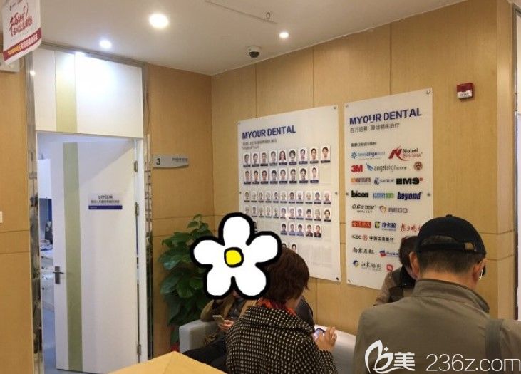 馬建民院長(zhǎng)的診室外邊一大早等候的人就非常多