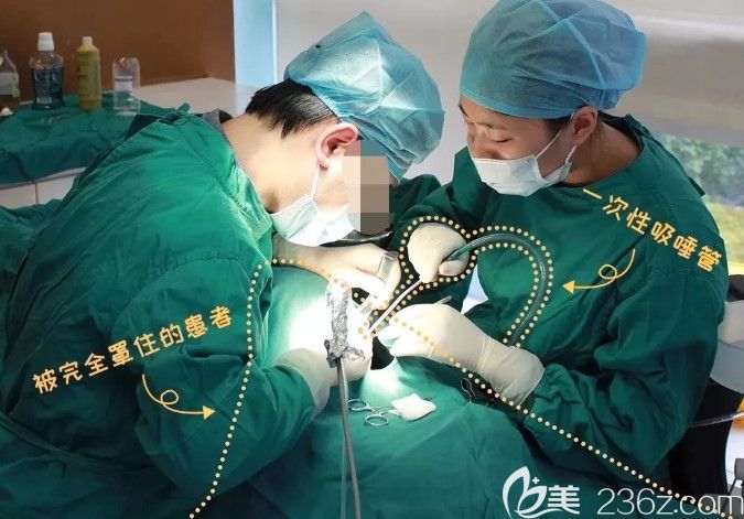 種植牙手術(shù)中照片