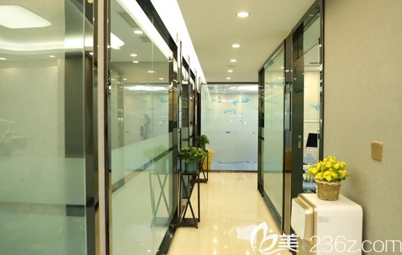 皓亞口腔有著一套嚴(yán)格的醫(yī)療規(guī)范標(biāo)準(zhǔn)