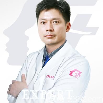 楊東旭，施爾美微整形主任