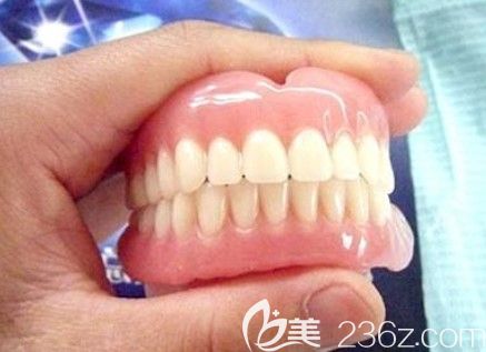 鼎植口腔曹振醫(yī)生講解：裝了全口活動假牙不能吃飯怎么辦