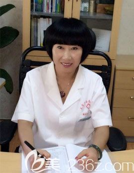 擁有20余年的毛發(fā)移植經(jīng)驗(yàn) 擁有20余年的毛發(fā)移植經(jīng)驗(yàn)