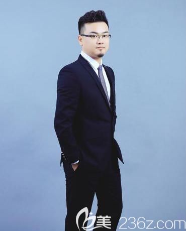 大連達(dá)美元辰醫(yī)療整形醫(yī)院技術(shù)院長董世強(qiáng) 大連達(dá)美元辰醫(yī)療整形醫(yī)院技術(shù)院長董世強(qiáng)