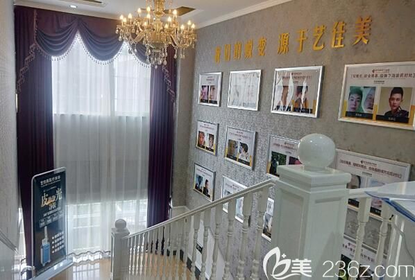 二樓樓梯墻面的整形案例 二樓樓梯墻面的整形案例