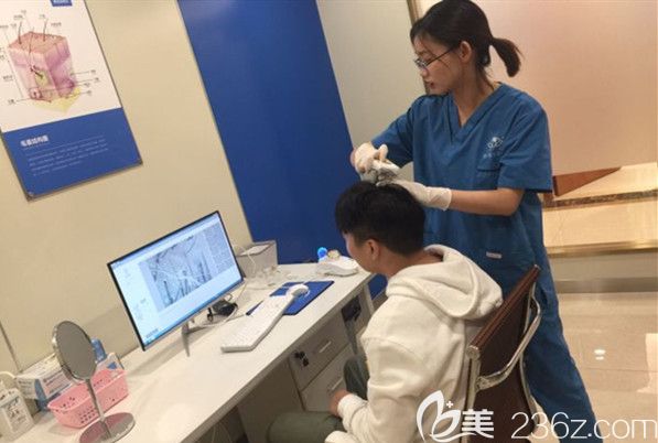 術(shù)前的毛囊檢測服務(wù)能夠幫助醫(yī)生了解病情