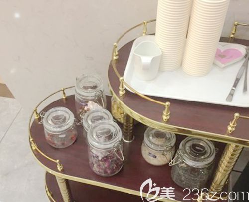 提供多種茶水、餐點(diǎn)