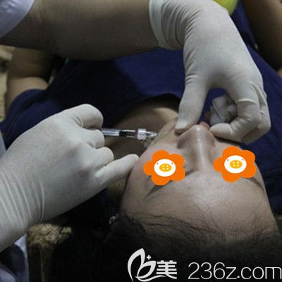 術(shù)中醫(yī)生正在操作 術(shù)中醫(yī)生正在操作