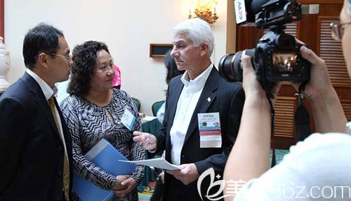 多次受邀參加世界植發(fā)大會 多次受邀參加世界植發(fā)大會