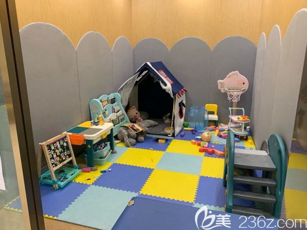 兒童玩耍區(qū) 兒童玩耍區(qū)