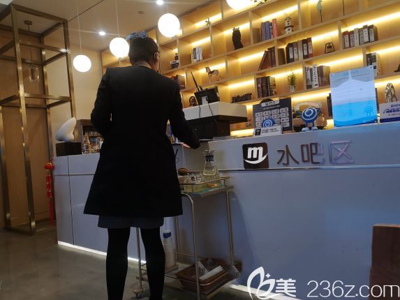 水吧區(qū) 水吧區(qū)