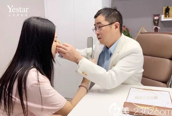 面診中的劉永揚 面診中的劉永揚