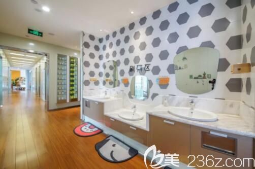 成都錦江河馬口腔門診部 刷牙區(qū) 成都錦江河馬口腔門診部 刷牙區(qū)