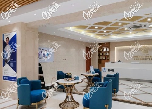 院內(nèi)干凈整潔的休息區(qū)