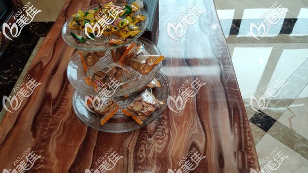 貴陽(yáng)碧蓮盛植發(fā)為顧客提供小食 貴陽(yáng)碧蓮盛植發(fā)為顧客提供小食