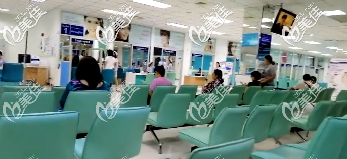 大家在等待做術(shù)前檢查 大家在等待做術(shù)前檢查