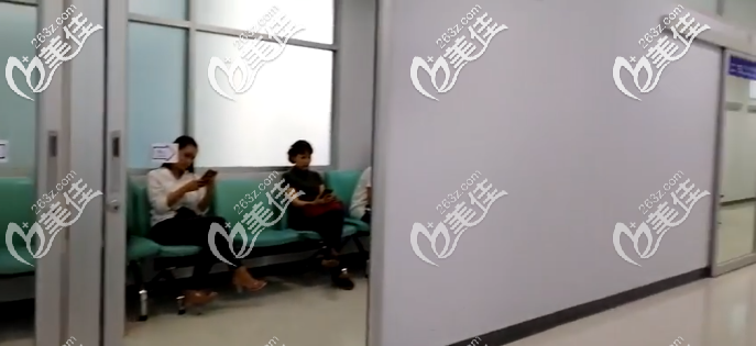 等待醫(yī)生面診 等待醫(yī)生面診