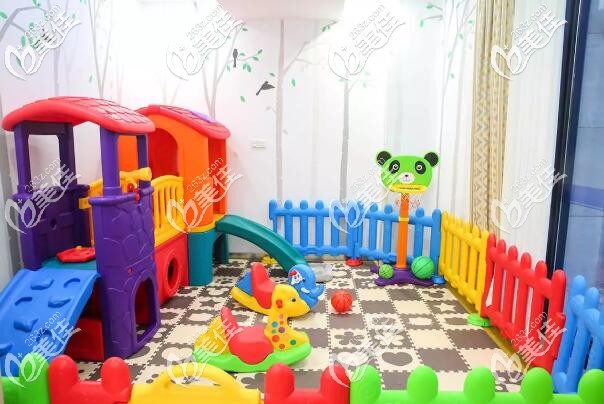 兒童游樂區(qū) 兒童游樂區(qū)