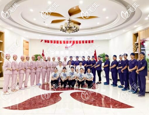 三亞微笑口腔醫(yī)生團(tuán)隊(duì)