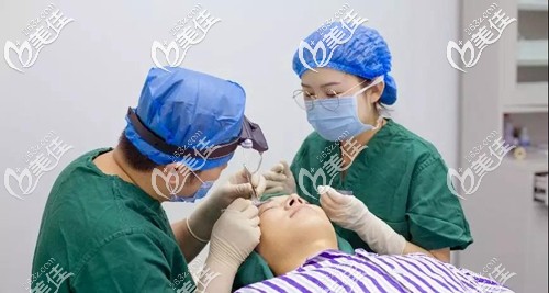 專業(yè)認真對待每臺手術(shù)