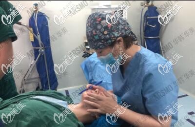 唇部整形術(shù)前畫線設(shè)計(jì)