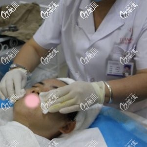 做紅藍光祛痘過程