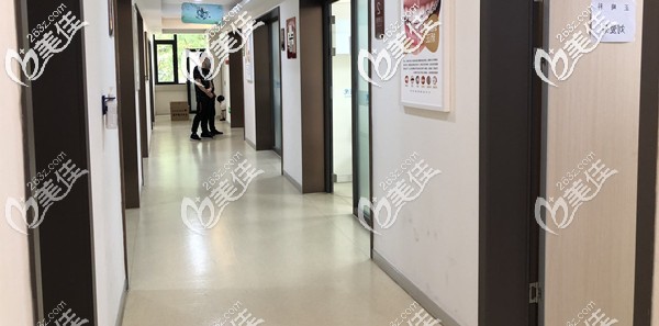 候診室走廊的一角 候診室走廊的一角