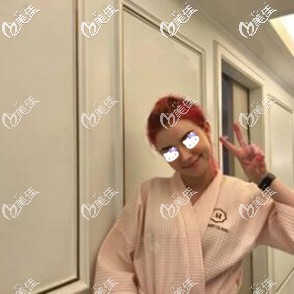 做假體隆胸術(shù)前照 做假體隆胸術(shù)前照