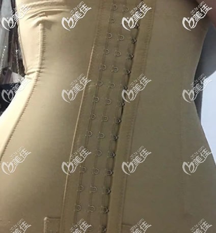 腰腹吸脂后要穿三個月的塑身衣 腰腹吸脂后要穿三個月的塑身衣