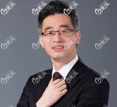 專業(yè)毛發(fā)移植醫(yī)生吳文育 專業(yè)毛發(fā)移植醫(yī)生吳文育