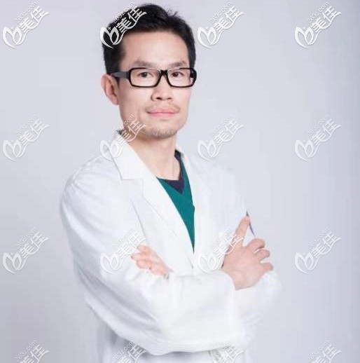 成都東籬醫(yī)院整形美容科主診醫(yī)師宋華敬 成都東籬醫(yī)院整形美容科主診醫(yī)師宋華敬