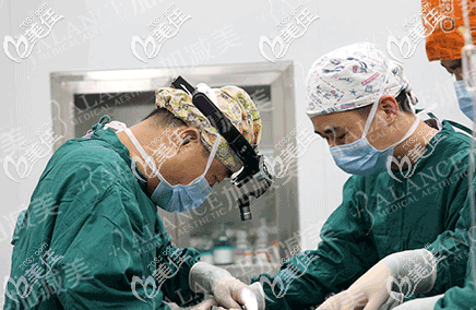 黃寅守給我手術(shù)中