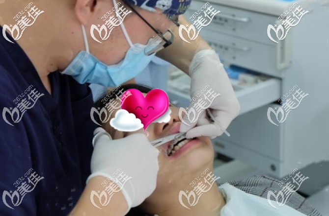 正畸是每顆牙都粘托槽