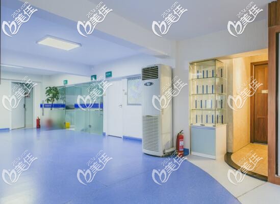武漢優(yōu)益佳口腔門診部大廳