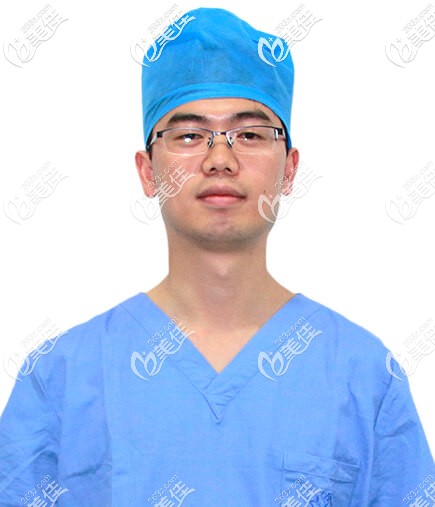 重慶碧蓮盛植發(fā)醫(yī)生梁峰 重慶碧蓮盛植發(fā)醫(yī)生梁峰