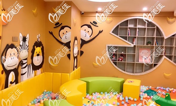 茂名致美口腔兒童娛樂區(qū)環(huán)境