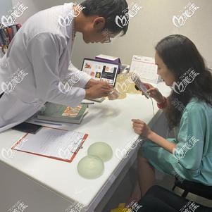 做假體隆胸修復(fù)手術(shù)的術(shù)前設(shè)計(jì) 做假體隆胸修復(fù)手術(shù)的術(shù)前設(shè)計(jì)