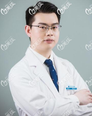 東莞仁華口腔醫(yī)院種植科醫(yī)師鄭志平