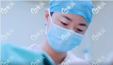 北京藝星<!--<i data=20240703-sp></i>-->醫(yī)生工作照 北京藝星<!--<i data=20240703-sp></i>-->醫(yī)生工作照