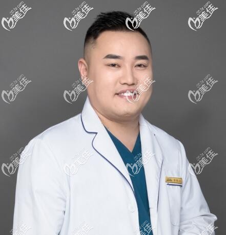 大連星妍醫(yī)療美容整形外科院長李偉