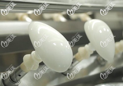 專業(yè)假體隆胸品牌德國寶儷