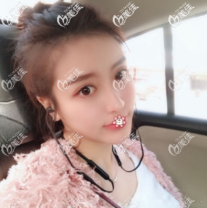 以我在重慶好美的手術經(jīng)驗來說，硅膠墊下巴10個墊9個取這種說法夸張了