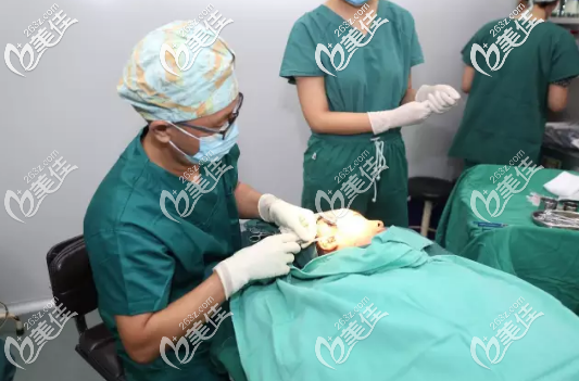 珠海九龍整形醫(yī)院楚向杰埋線提升手術(shù)過程圖 珠海九龍整形醫(yī)院楚向杰埋線提升手術(shù)過程圖