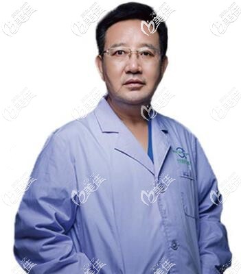 口腔醫(yī)院種植牙醫(yī)生王懷元