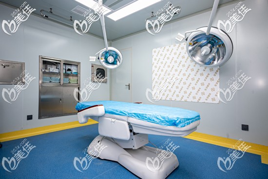 長沙笙澤植發(fā)研究院手術(shù)室 長沙笙澤植發(fā)研究院手術(shù)室